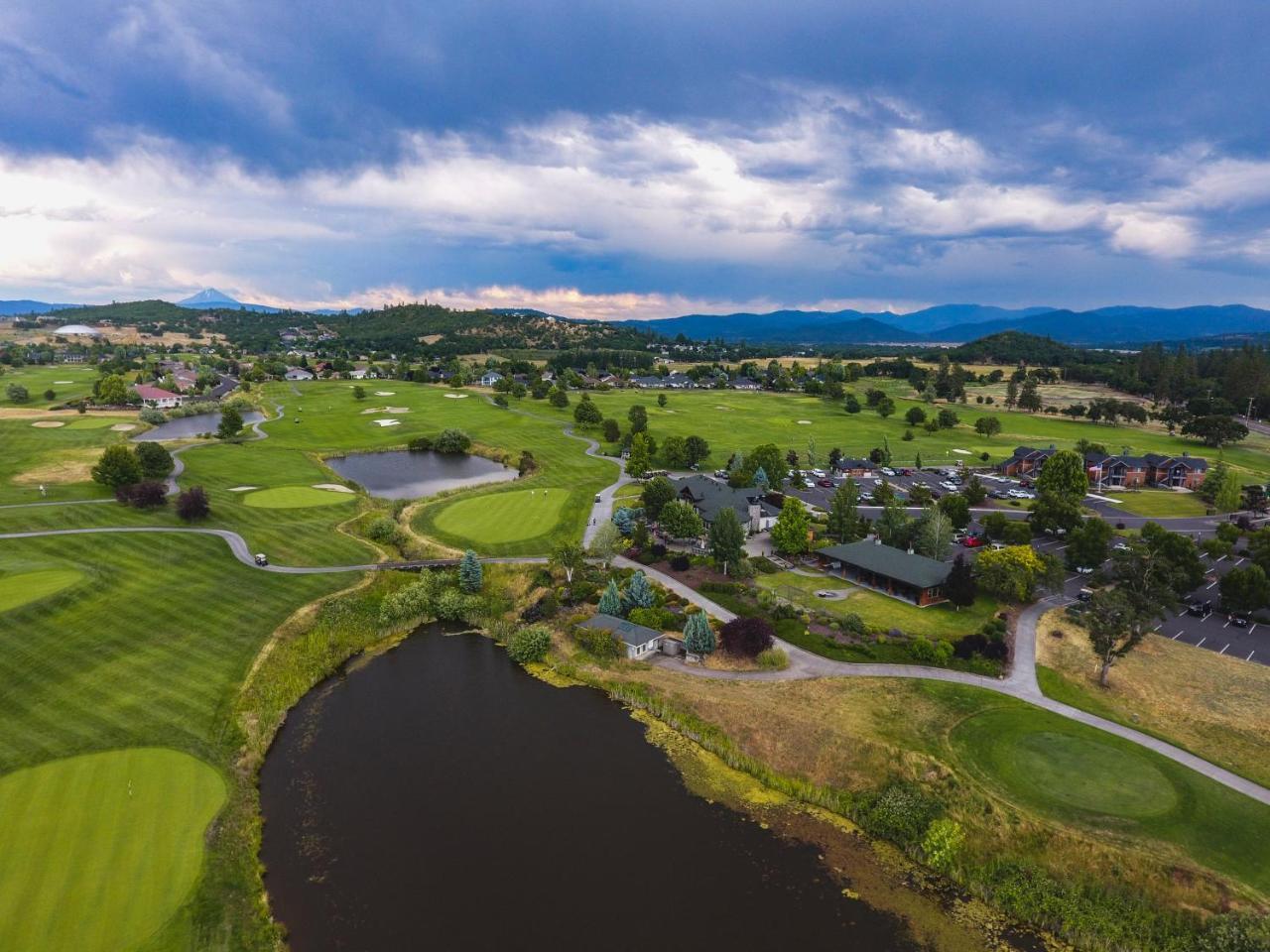 Resort At Eagle Point Golf Club Lodging Exterior foto