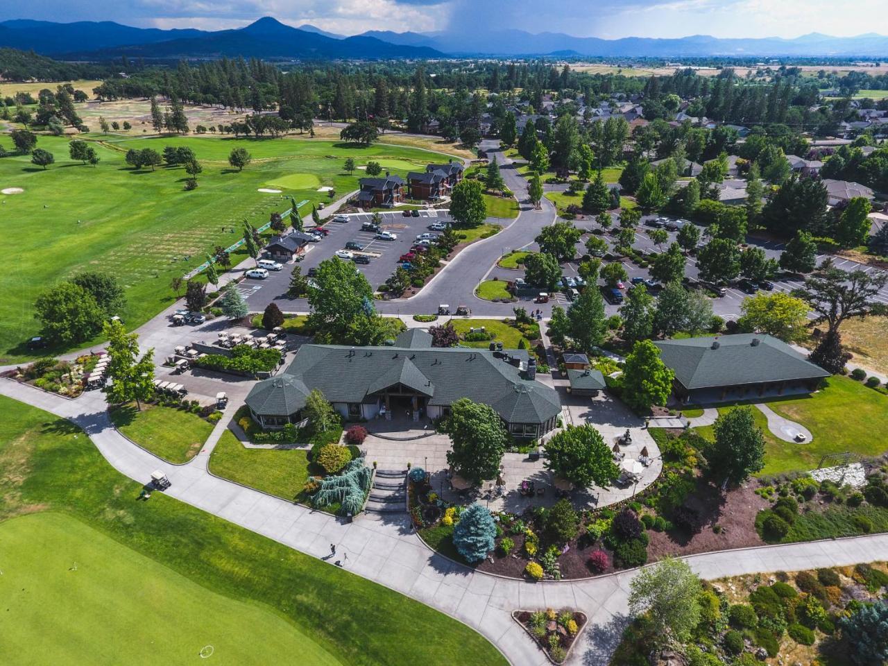 Resort At Eagle Point Golf Club Lodging Exterior foto
